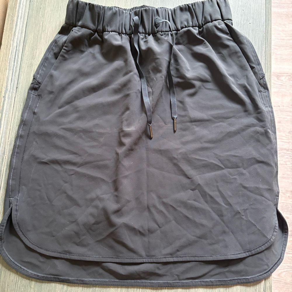 Lululemon on the fly skirt. Blue/Grey. Size 6.